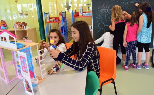 Niños en la ludoteca de La Cava