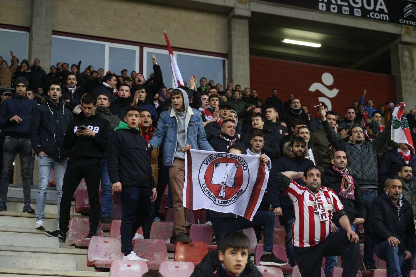 Fotos: El derbi riojano: el ambiente en Las Gaunas