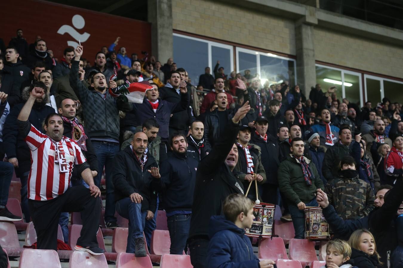 Fotos: El derbi riojano: el ambiente en Las Gaunas