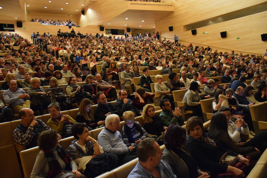 Unas mil personas asistieron el sábado al concierto del grupo Café Quijano en Riojaforum de Logroño. Fue un repertorio de música melódica, temas con tintes rockeros y otros, sobre todo los nuevos, de pop con sonidos latinos