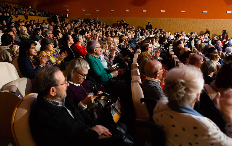 La Joven Orquesta de la Universidad de La Rioja (UR), bajo la batuta de Jesús Ubis, ofreció el sábado un concierto titulado 'Exotismo y Folklore en la Zarzuela', en el auditorio municipal de Logroño.