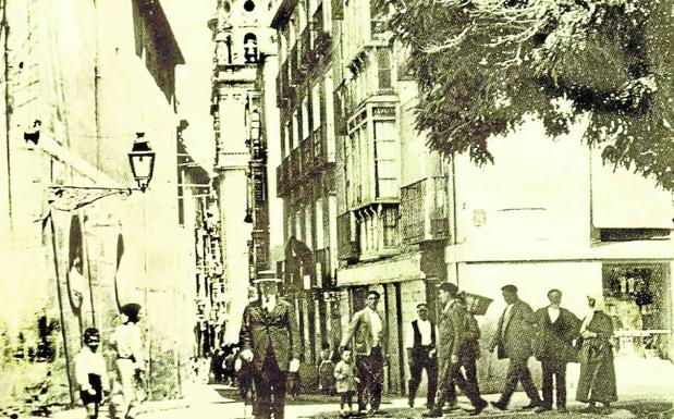 Calle Marqués de Vallejo de Logroño a finales de los años 20.