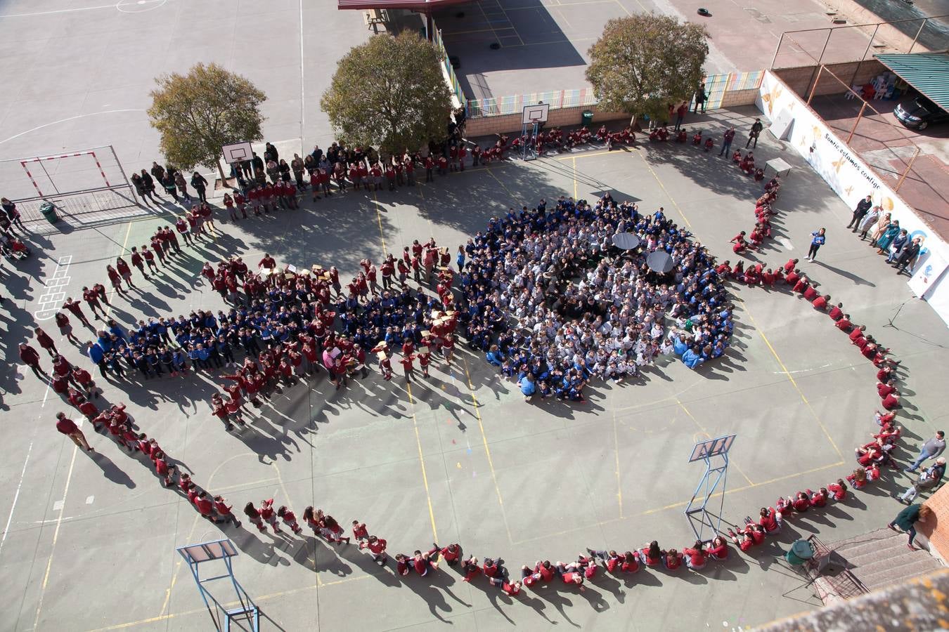 Fotos: Actos del Día Internacional del Cáncer Infantil en Jesuítas de Logroño