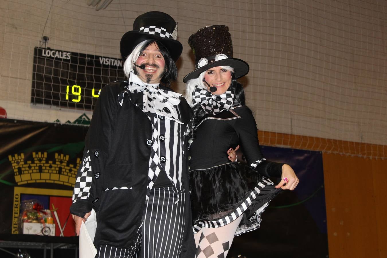 El gran desfile de Carnaval de Calahorra congregó a mayores y pequeños y terminó en la avenida del Pilar donde continuó la ambientación musical con 'Dj Casual'