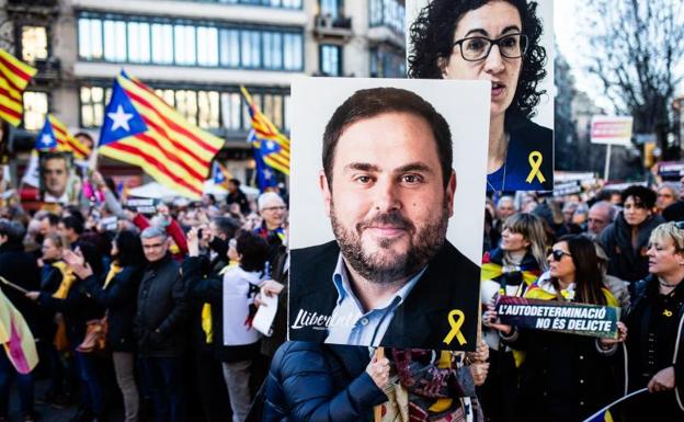 Cartel con la cara del vicepresidente de la Generalitat, Oriol Junqueras. 