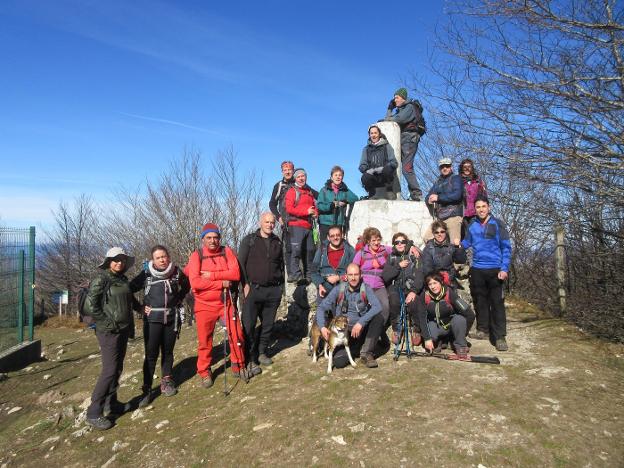 Parte del grupo que recorrió los Montes de Vitoria. :: 