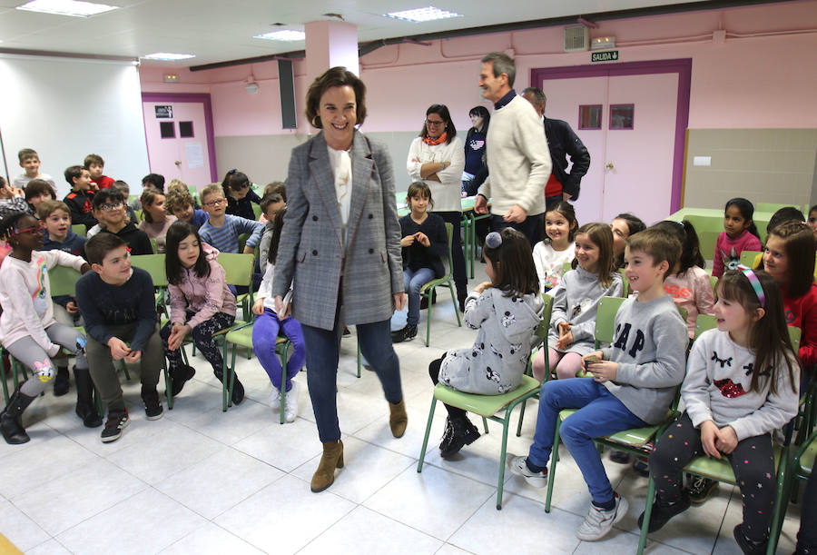 La alcaldesa ha visitado el colegio en respuesta a la invitación que le hicieron los alumnos de 2º de Primaria 