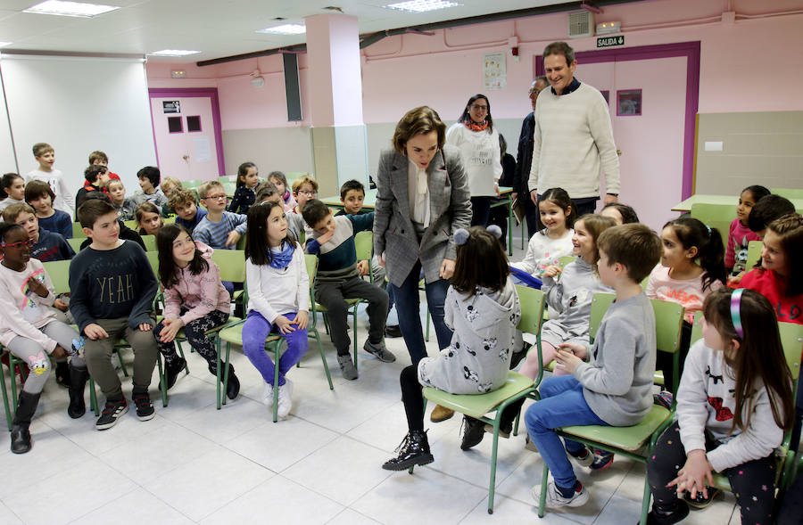 La alcaldesa ha visitado el colegio en respuesta a la invitación que le hicieron los alumnos de 2º de Primaria 