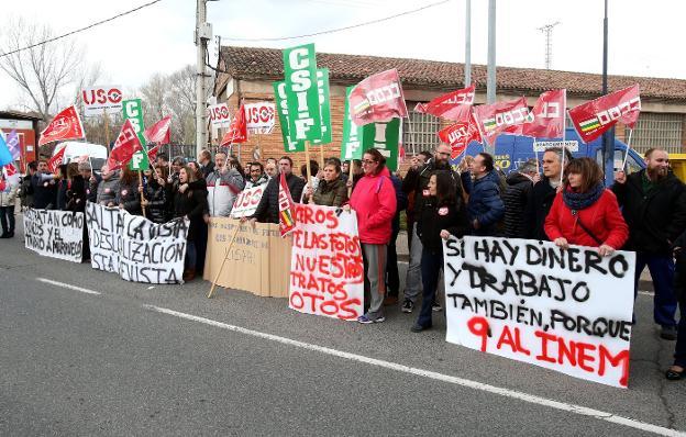 Concentración de trabajadores de Talleres Lispar, el año pasado. :: Juan marín