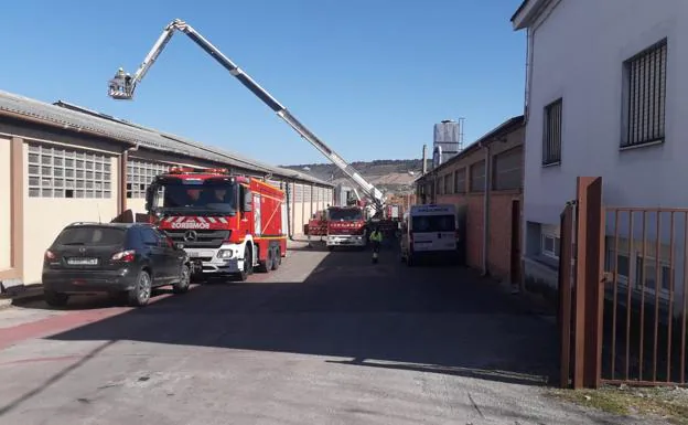 Incendio en una fabrica de embalajes de Cenicero