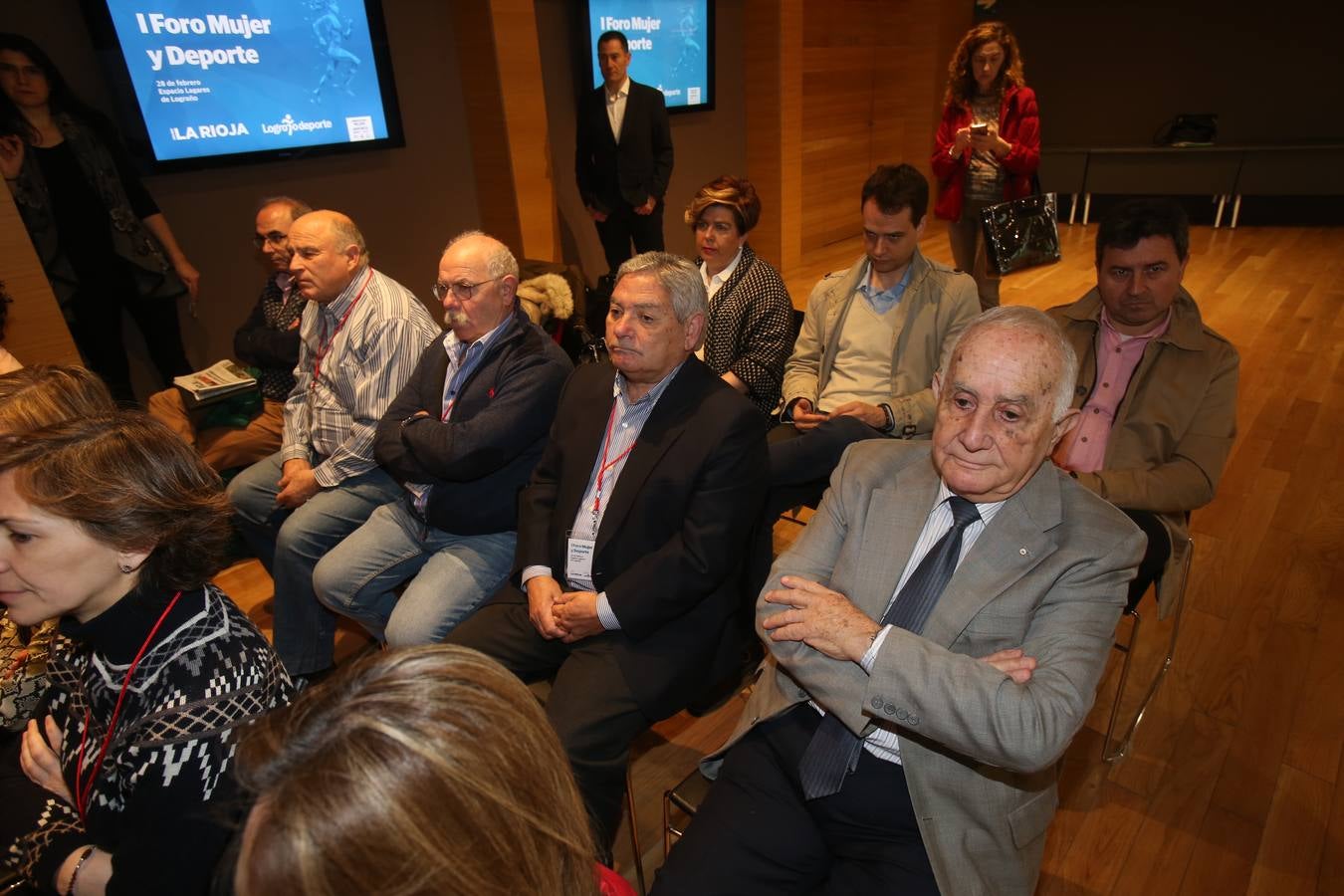 El Ayuntamiento de Logroño ha constituido el Observatorio Mujer y Deporte que nace para impulsar programas y estrategias que potencien el deporte femenino y, así, avanzar en la igualdad en la sociedad. La alcaldesa de Logroño, Concepción Gamarra, ha presentado este Observatorio en el marco del I Foro Mujer y Deporte, organizado por Diario LA RIOJA y promovido por , un espacio de reflexión sobre la situación del deporte en el que participan representantes de diferentes instituciones y al que han acudido diferentes deportistas de élite.