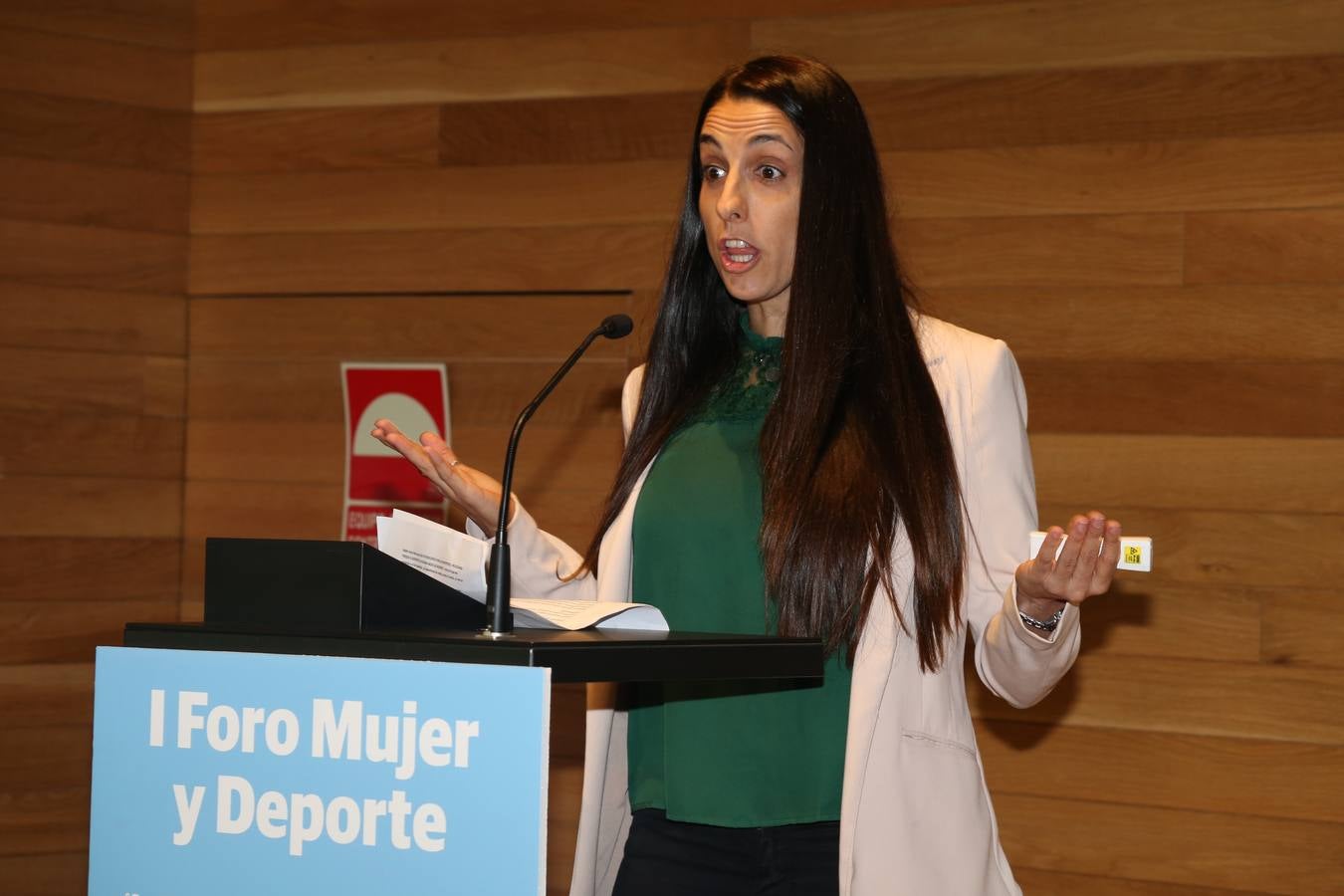 El Ayuntamiento de Logroño ha constituido el Observatorio Mujer y Deporte que nace para impulsar programas y estrategias que potencien el deporte femenino y, así, avanzar en la igualdad en la sociedad. La alcaldesa de Logroño, Concepción Gamarra, ha presentado este Observatorio en el marco del I Foro Mujer y Deporte, organizado por Diario LA RIOJA y promovido por , un espacio de reflexión sobre la situación del deporte en el que participan representantes de diferentes instituciones y al que han acudido diferentes deportistas de élite.