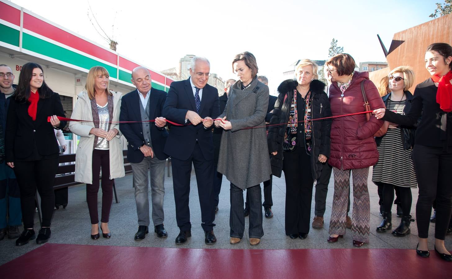 Los ciudadanos han acudido en la jornada en la que se ha inaugurado esta feria del comercio