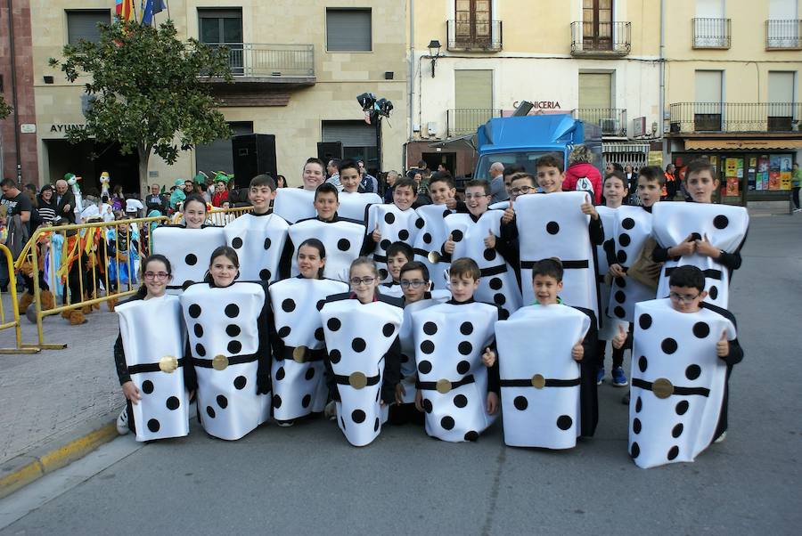 El desfile puso color a las calles najerenses. Mayores y pequeños dieron rinda suelta a su imaginación.