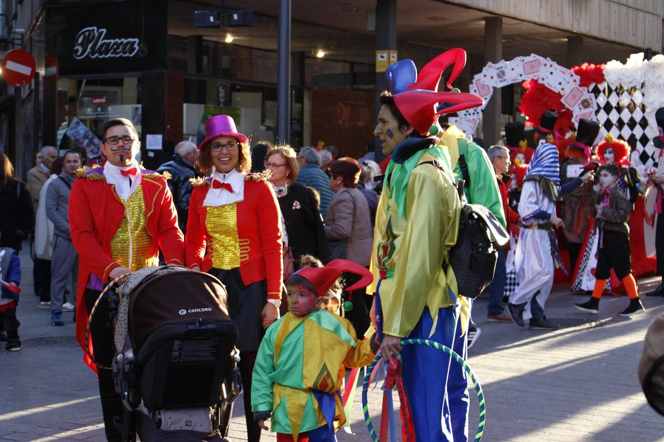 Los arnedanos se lanzaron a la calle para disfrutar del Carnaval