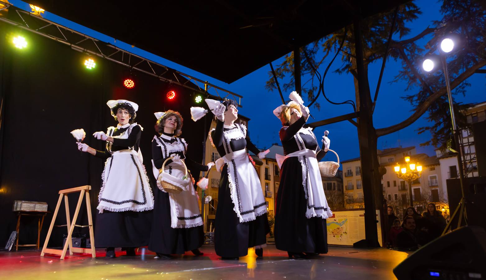 El Carnaval finaliza en Logroño con la Quema en la Plaza del Mercado, donde no faltó el concurso de lloros entre el público