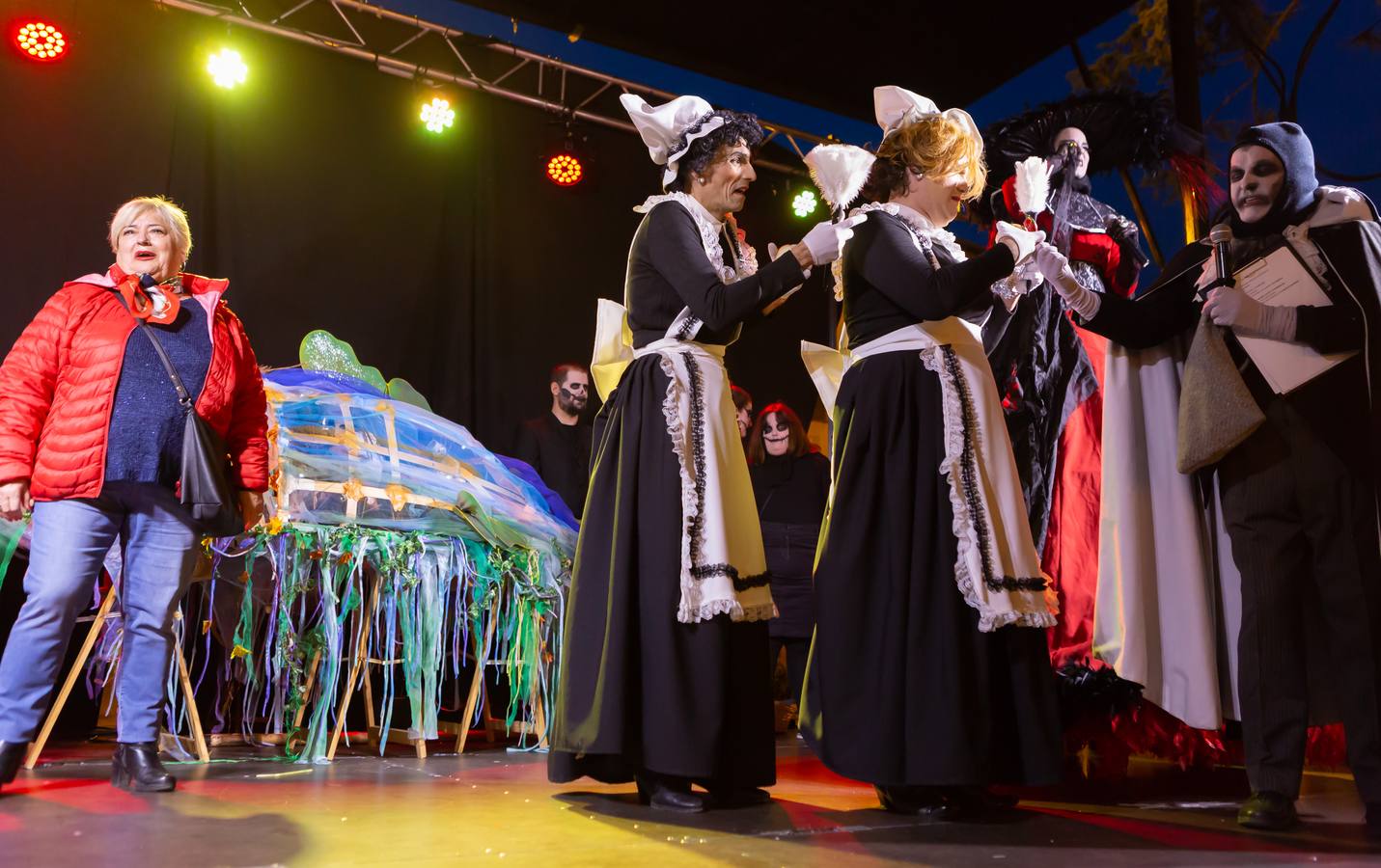 El Carnaval finaliza en Logroño con la Quema en la Plaza del Mercado, donde no faltó el concurso de lloros entre el público