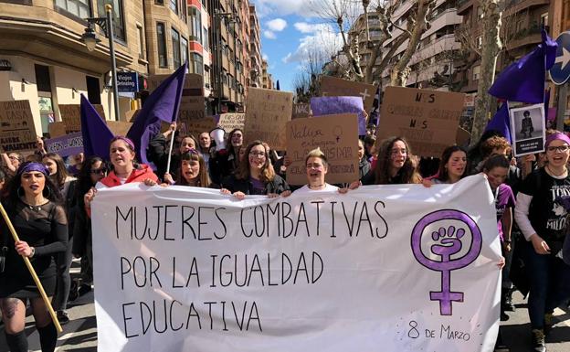 Imagen principal - Respuesta masiva en la manifestación estudiantil feminista