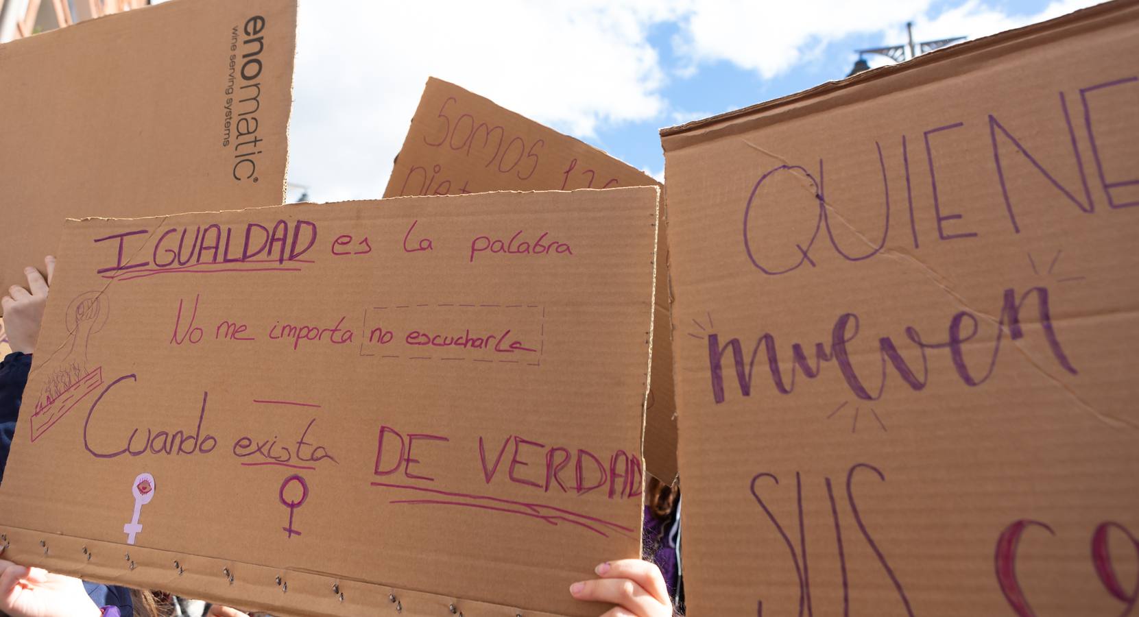 Fotos: Tres mil jóvenes participan en la manifestación estudiantil en el Día de la Mujer en Logroño