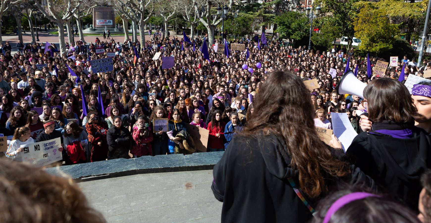 Fotos: La manifestación feminista estudiantil en Logroño, de camino a La Concha