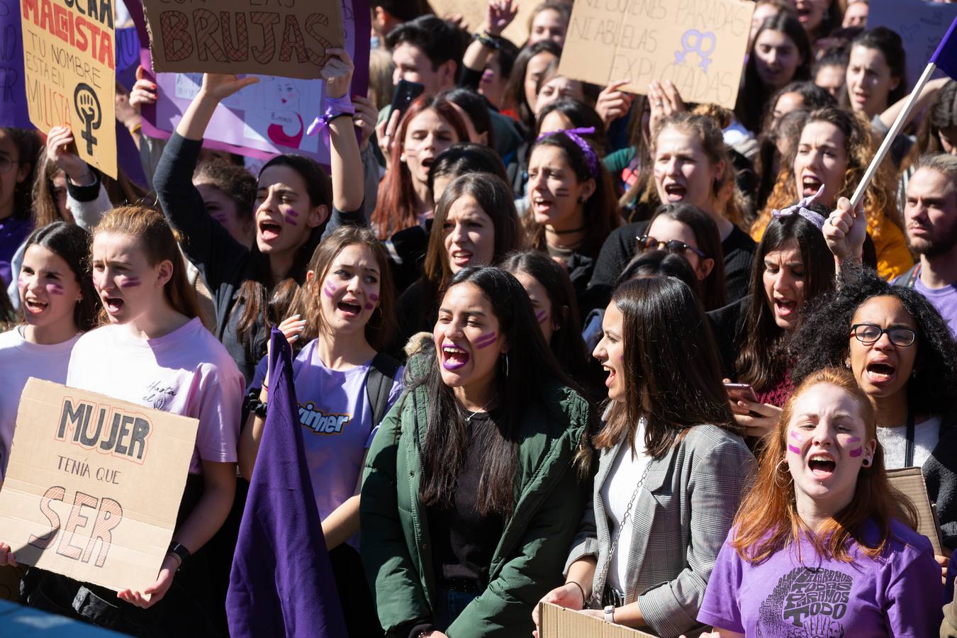 Fotos: La manifestación feminista estudiantil en Logroño, de camino a La Concha