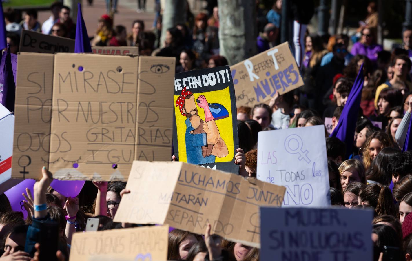 Fotos: La manifestación feminista estudiantil en Logroño, de camino a La Concha