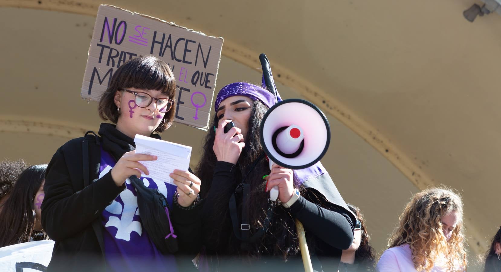 Fotos: La manifestación feminista estudiantil en Logroño, de camino a La Concha