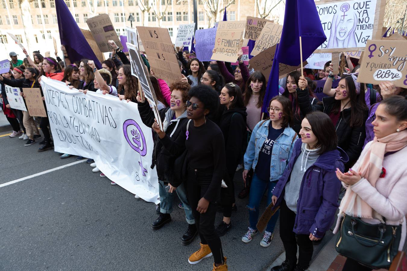 Fotos: La manifestación feminista estudiantil en Logroño, de camino a La Concha