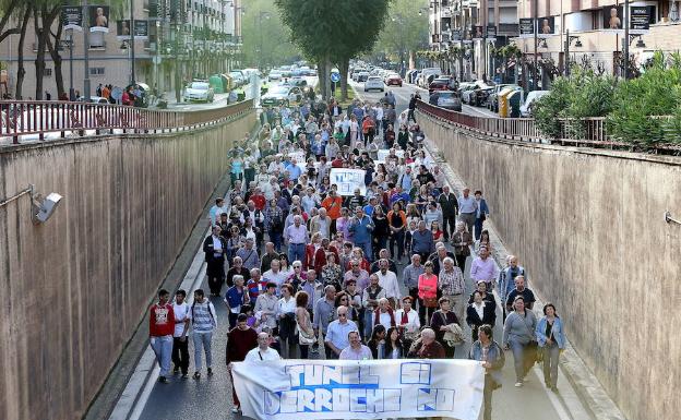 Manifestación en contra del derribo del túnel en abril de 2014. 