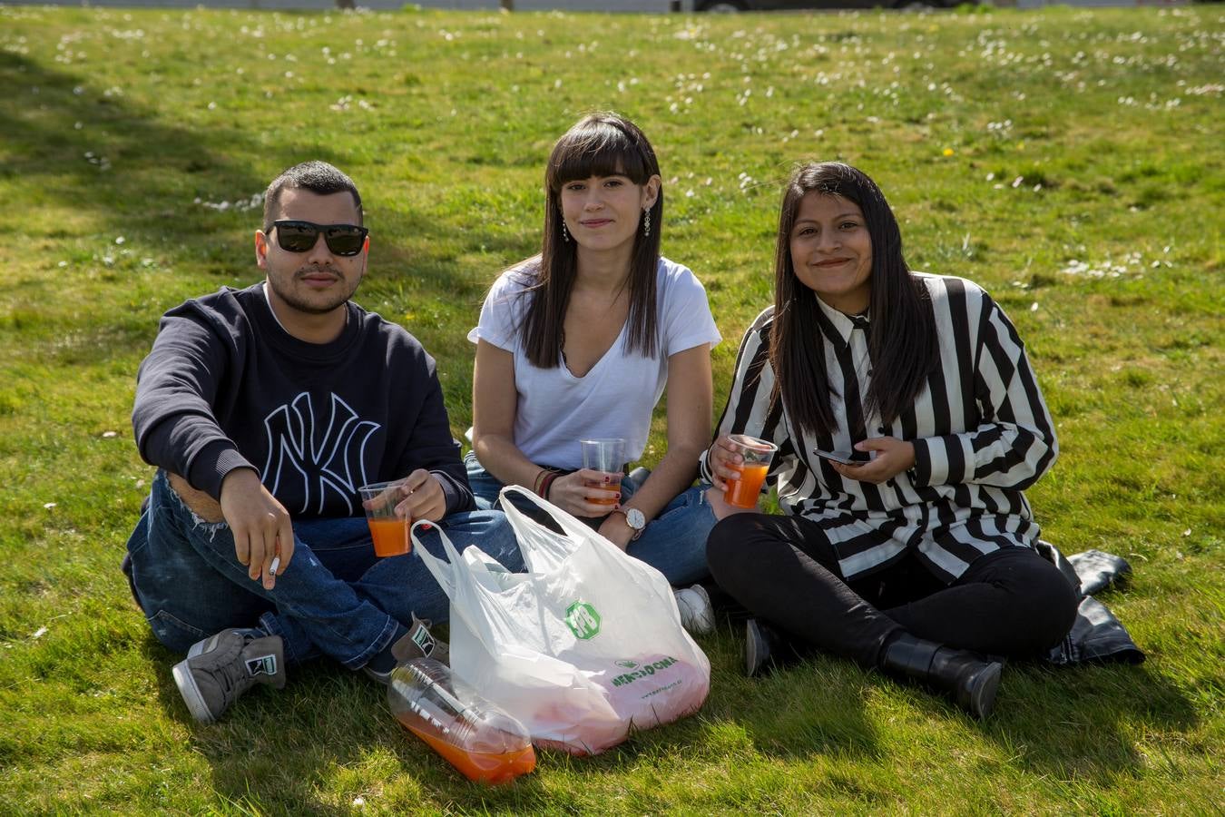 Cientos de estudiantes se reúnen, una año más, para celebrar la multitudinaria fiesta universitaria