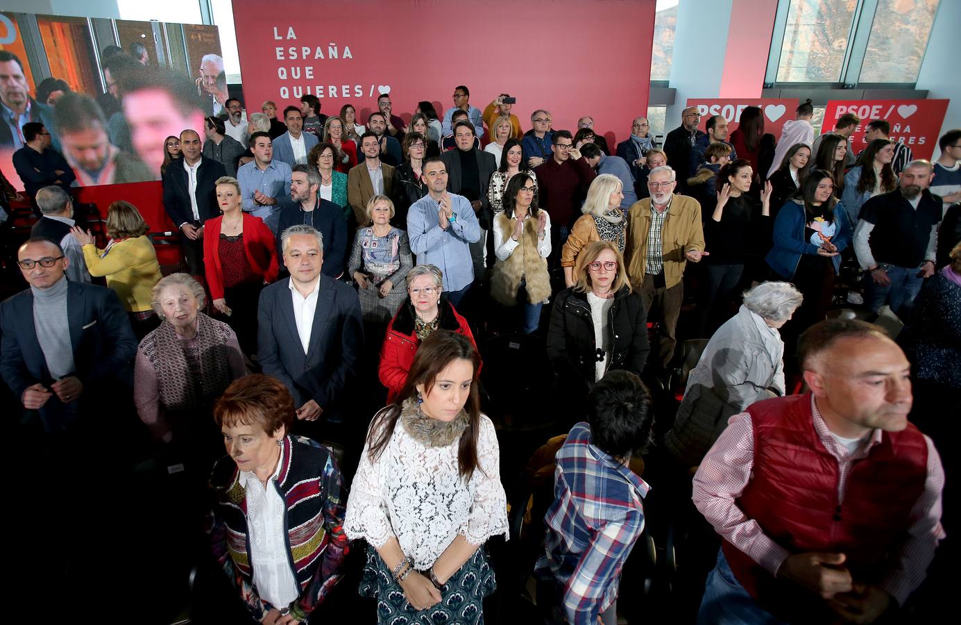 El presidente del Gobierno protagoniza un enfervorizado mitin en Riojaforum y pide el voto para Andreu y Hermoso de Mendoza