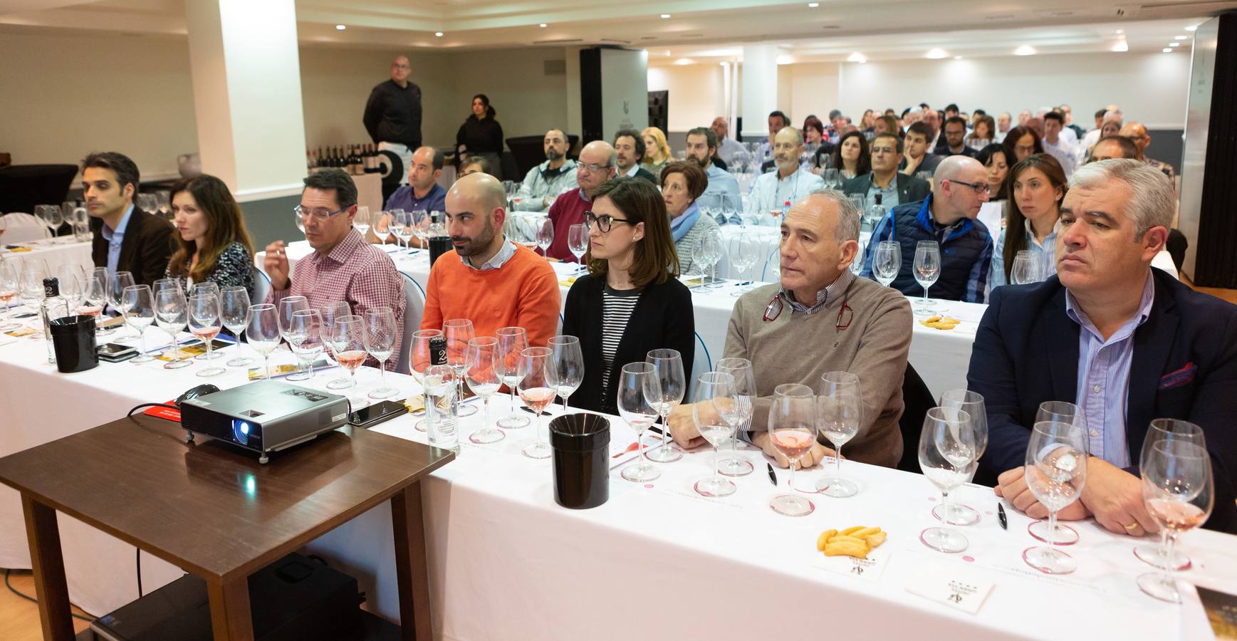 Esperanza Elías, enóloga de Rioja Vega, presentó los nuevos vinos de la bodega de Viana.