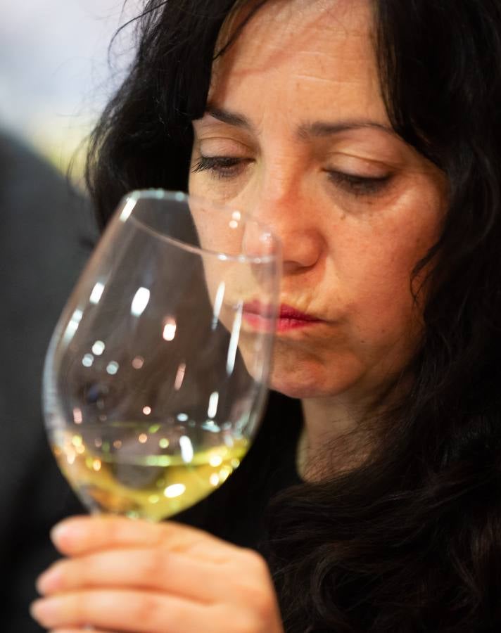 Esperanza Elías, enóloga de Rioja Vega, presentó los nuevos vinos de la bodega de Viana.
