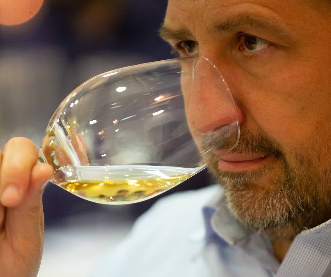 Esperanza Elías, enóloga de Rioja Vega, presentó los nuevos vinos de la bodega de Viana.