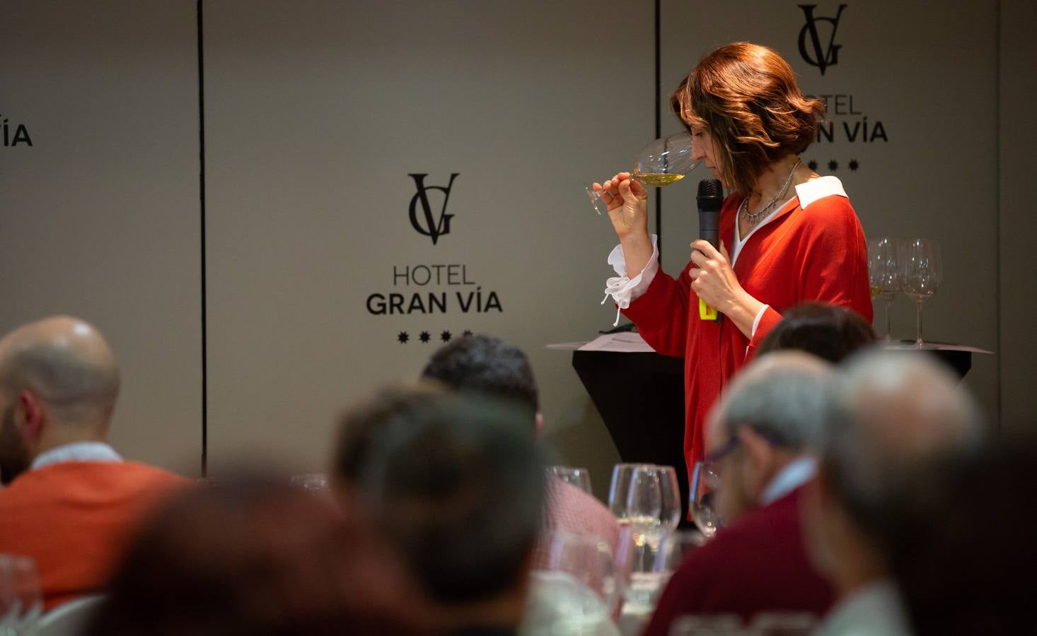 Esperanza Elías, enóloga de Rioja Vega, presentó los nuevos vinos de la bodega de Viana.