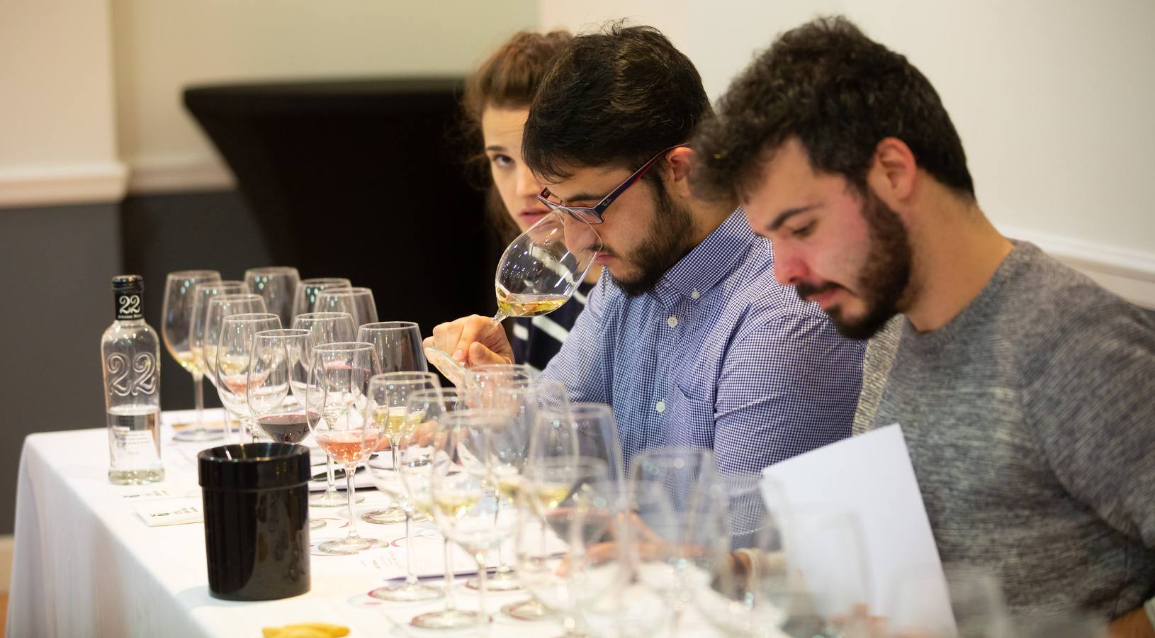 Esperanza Elías, enóloga de Rioja Vega, presentó los nuevos vinos de la bodega de Viana.