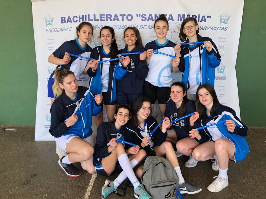Más de 800 jóvenes se reúnen en el Bachillerato Santa María para jugar a fútbol, baloncesto y voleibol