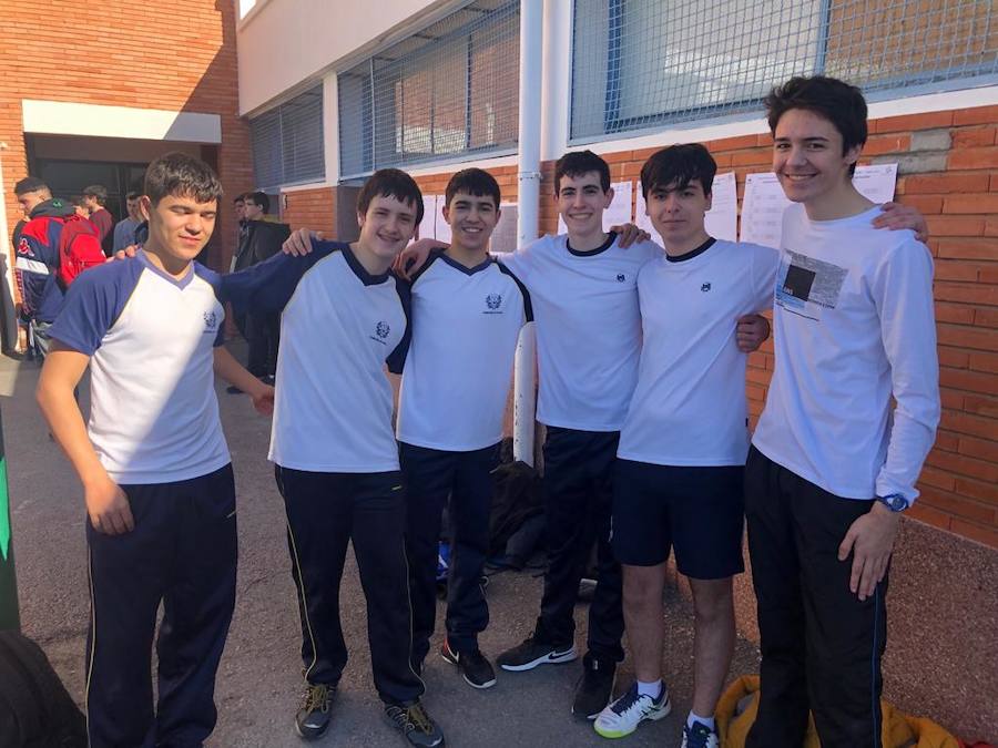 Más de 800 jóvenes se reúnen en el Bachillerato Santa María para jugar a fútbol, baloncesto y voleibol