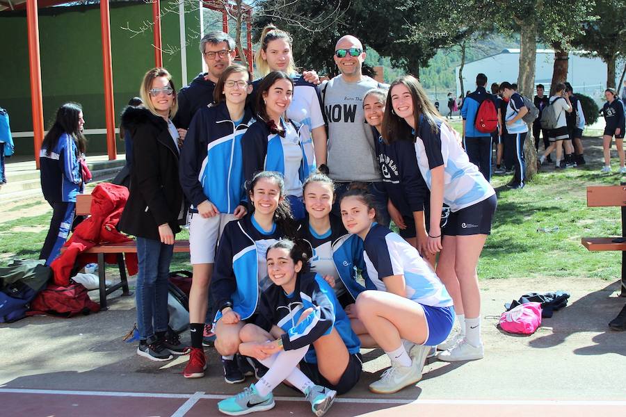 Más de 800 jóvenes se reúnen en el Bachillerato Santa María para jugar a fútbol, baloncesto y voleibol
