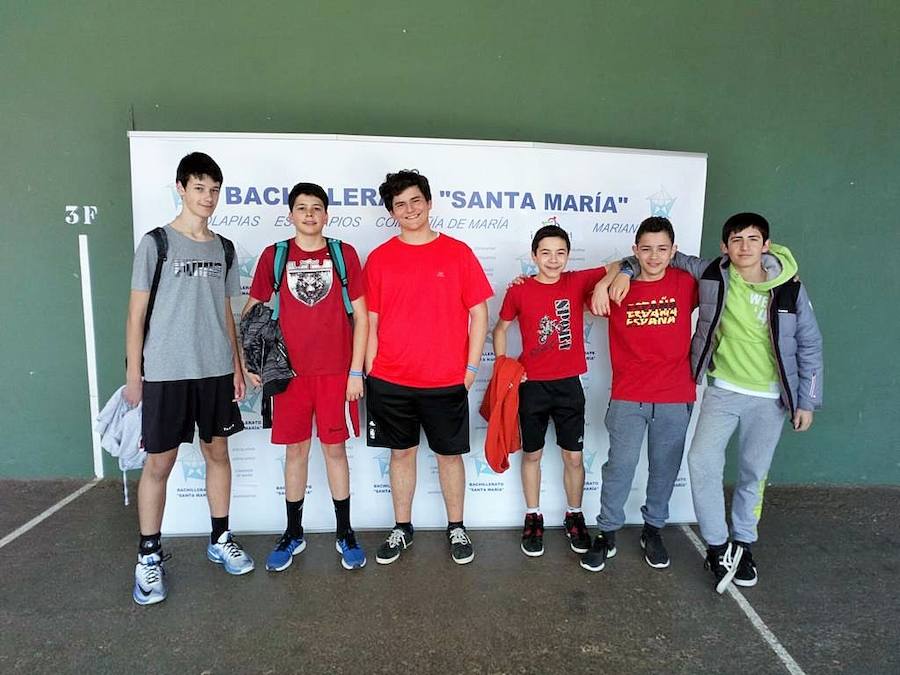 Más de 800 jóvenes se reúnen en el Bachillerato Santa María para jugar a fútbol, baloncesto y voleibol