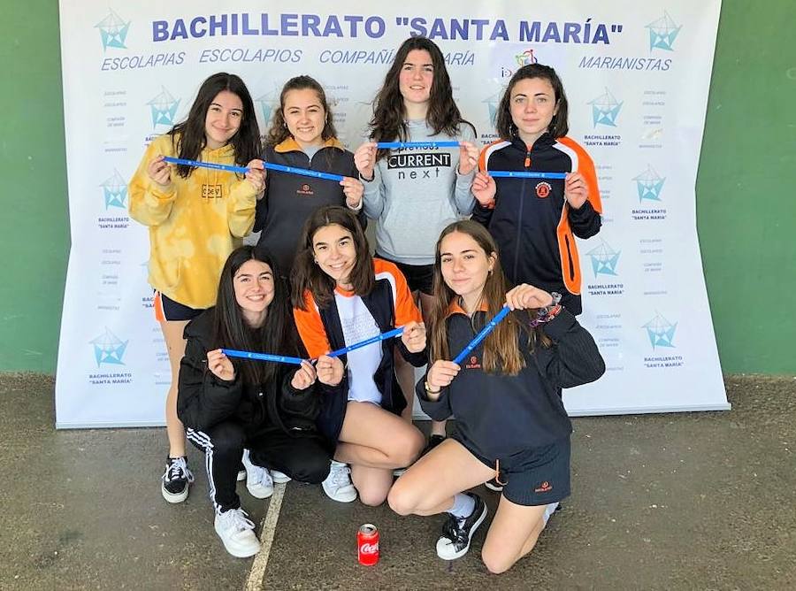 Más de 800 jóvenes se reúnen en el Bachillerato Santa María para jugar a fútbol, baloncesto y voleibol