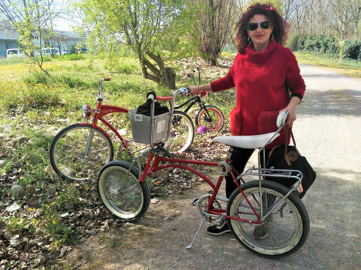 Un pelotón de máquinas artesanas y tuneadas se concentra y pasea por la capital riojana