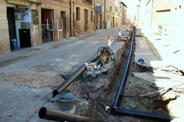 Estado actual de las obras en la calle Mayor de Alesanco. :: 