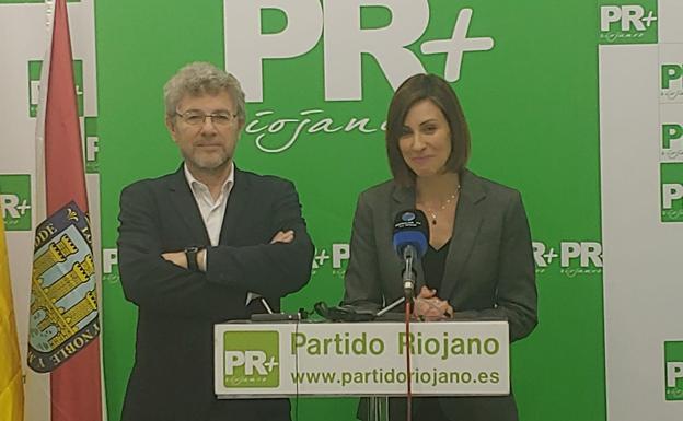 Raquel Cabrera, junto a Julio Revuelta. 