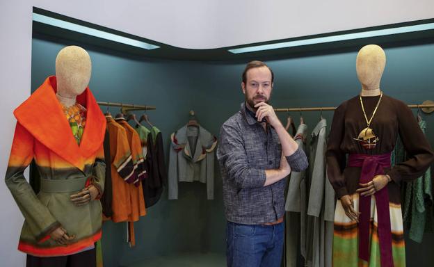 Jan Taminau posa en su tienda de Madrid. 