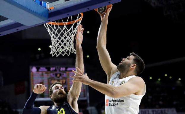 Felipe Reyes, en un partido de Euroliga ante el Fenerbahçe. 