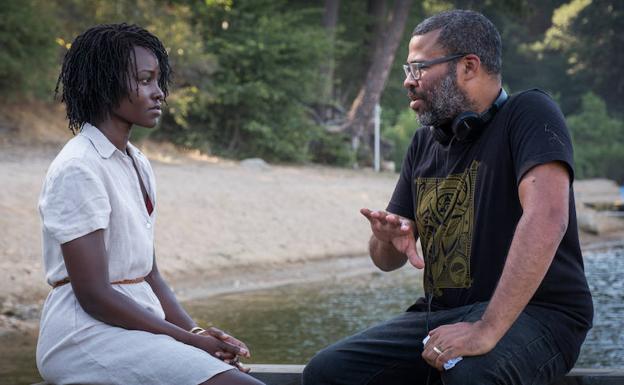 Jordan Peele y Lupita Nyong'o en el set de rodaje.