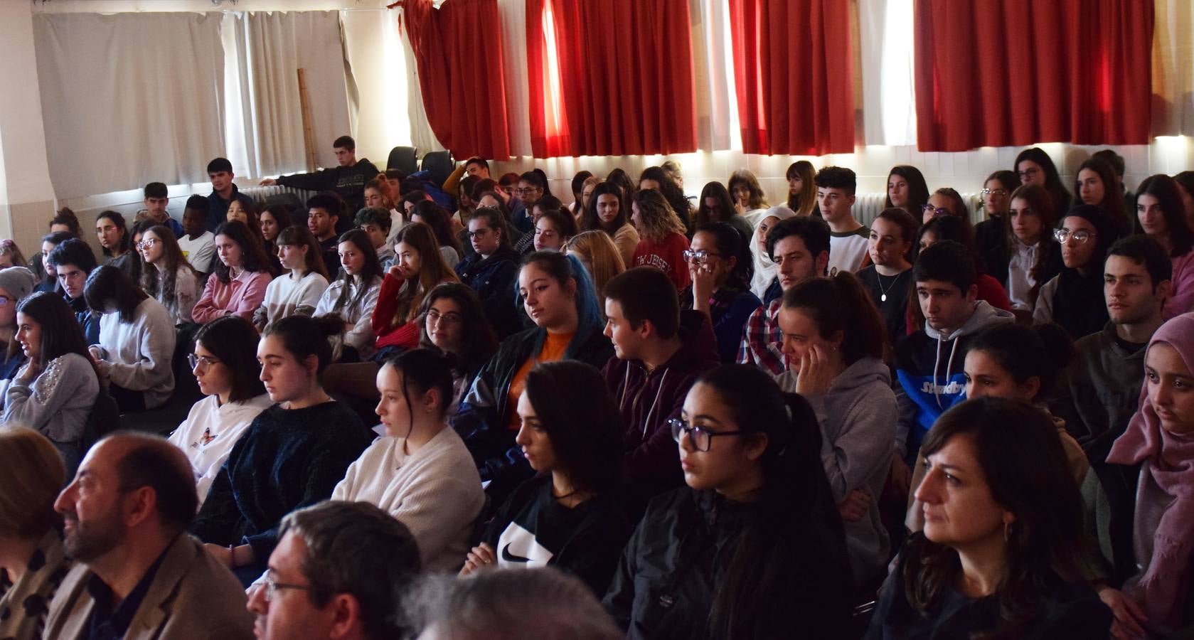 Fotos: el Maratón Poético bajo el lema &#039;La música de la palabra en imágenes&#039;. En el IES Batalla de Clavijo