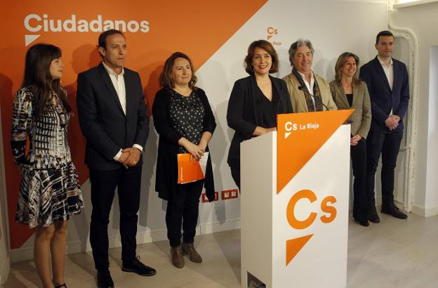 Presentación ayer de las candidaturas de Cs a las próximas elecciones generales, con María Luis Alonso a la cabeza. :: justo rodríguez