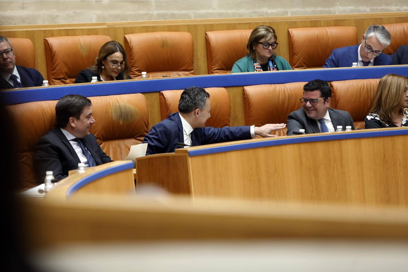 Fotos: Pleno en el Parlamento, los gestos y las conversaciones